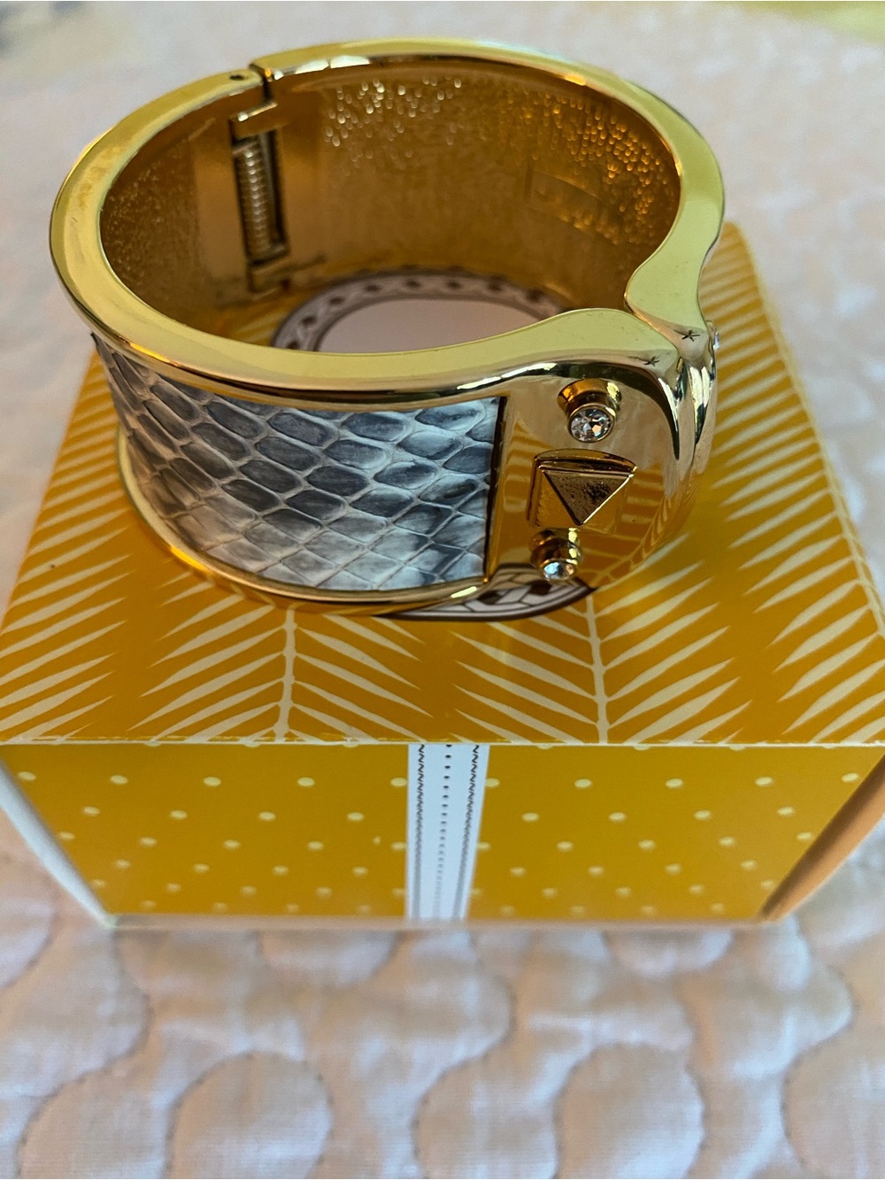 Stella & Dot Gold Bangle Bracelet